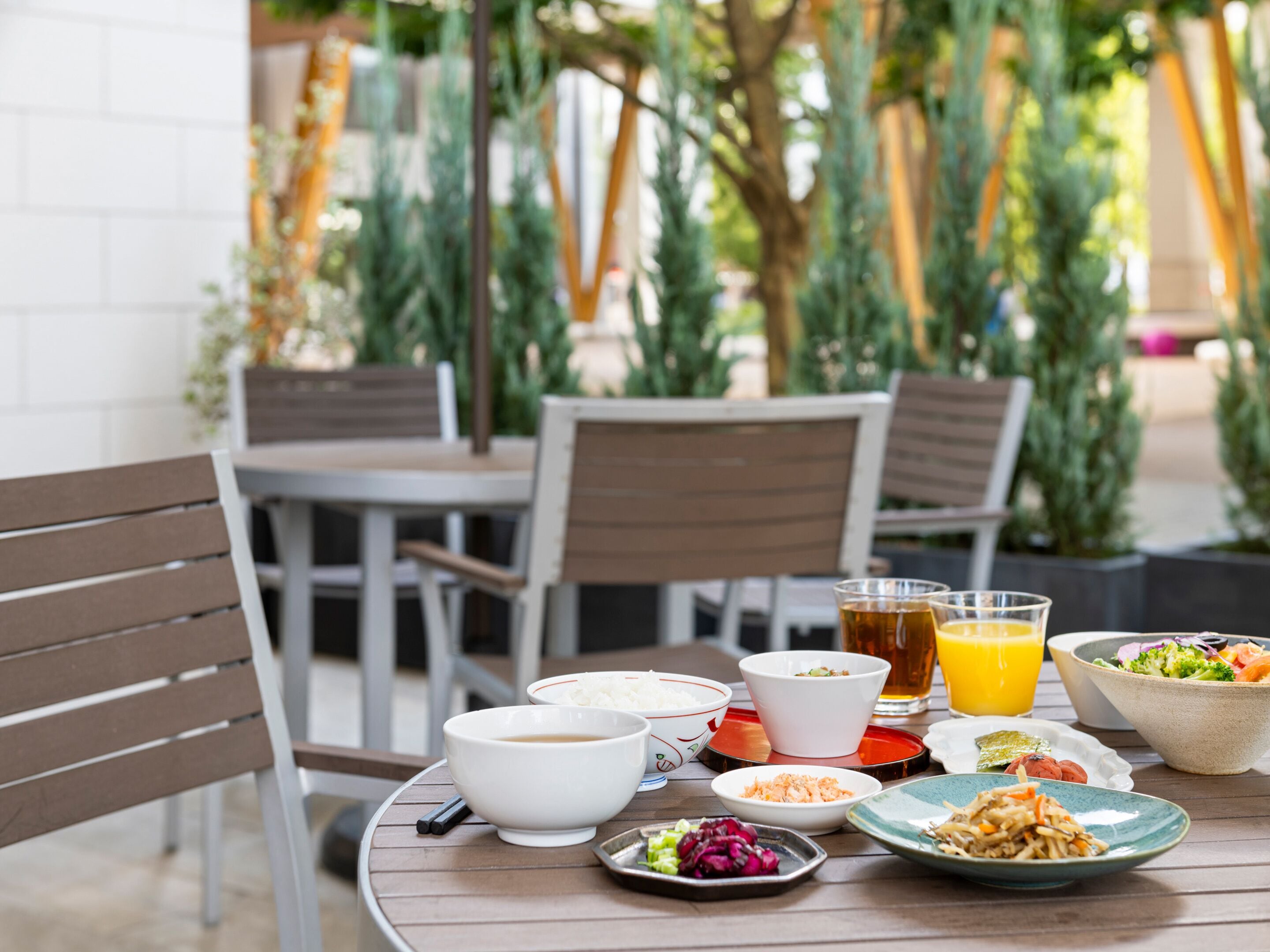 daily buffet breakfast (jpy 1800 per person)