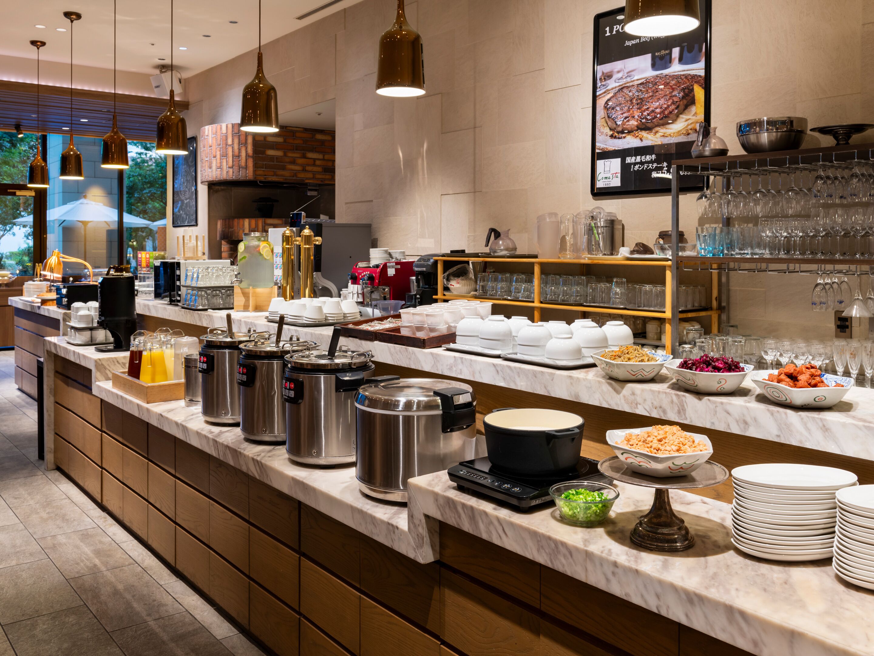 daily buffet breakfast (jpy 1800 per person)