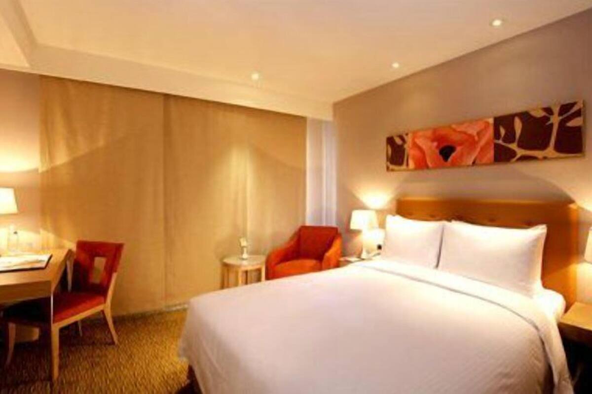 Minibar, desk, soundproofing, free WiFi