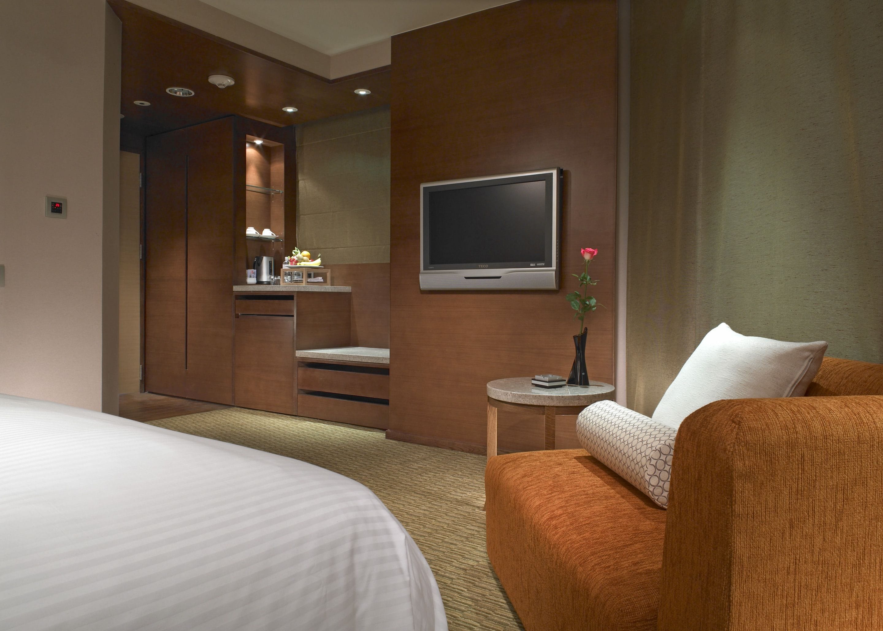 elite suite | minibar, desk, soundproofing, free wifi