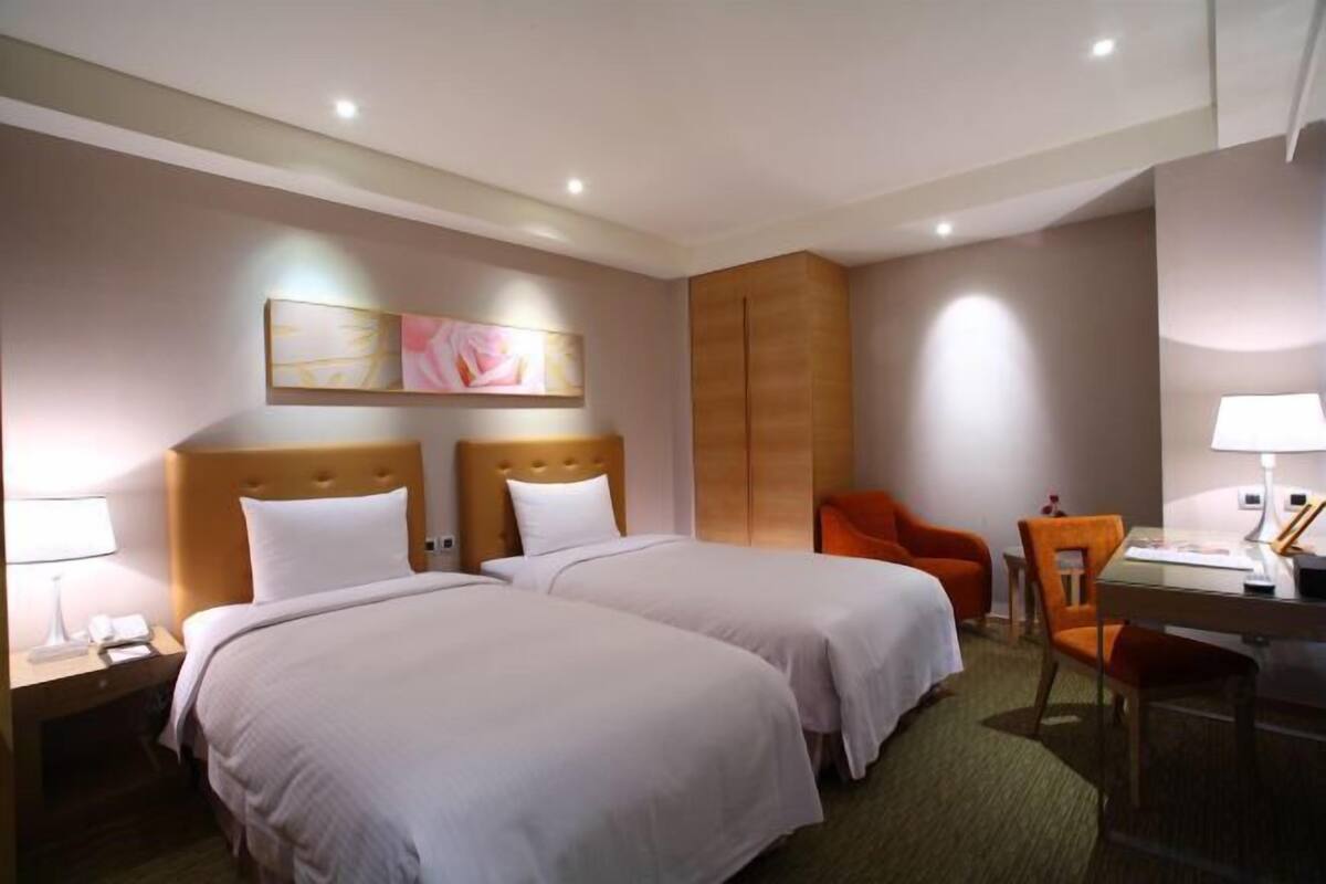 Minibar, desk, soundproofing, free WiFi