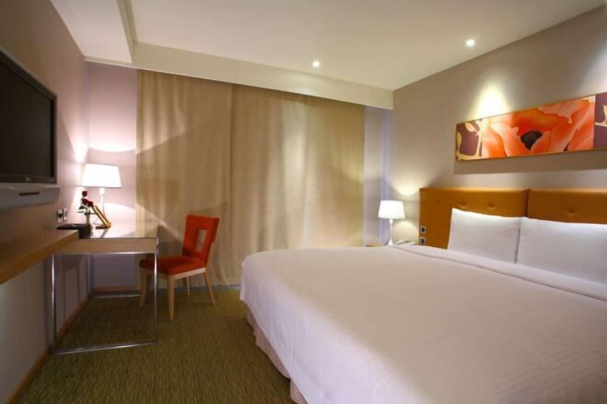 Minibar, desk, soundproofing, free WiFi