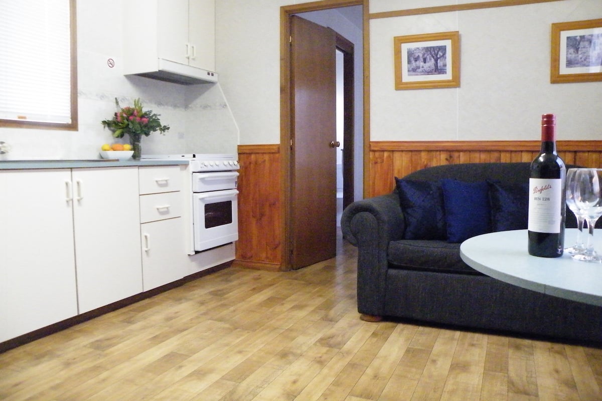 Superior Cabin, 1 Bedroom | 1 bedroom, iron/ironing board, free WiFi, bed sheets
