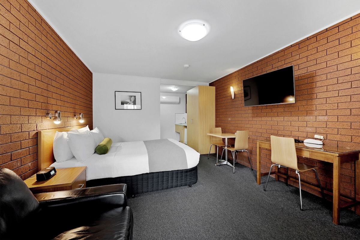 Deluxe-rum - 1 queensize-sÀng | 2 sovrum, sÀngtillbehör av högsta kvalitet, bÀddmadrasser och minibar
