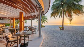 5 Restaurants; Frühstück, Mittagessen und Abendessen werden serviert