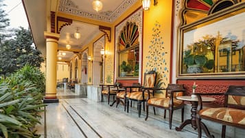 Lobby-Lounge