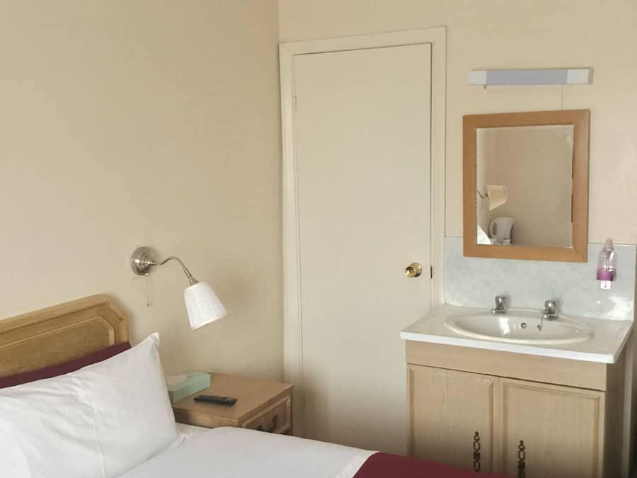 Twin Room | Seterika/papan seterika, Wi-fi percuma