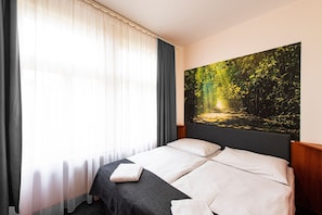 Quarto casal luxo | Escrivaninha, cortinas blackout, Wi-Fi de cortesia, roupa de cama