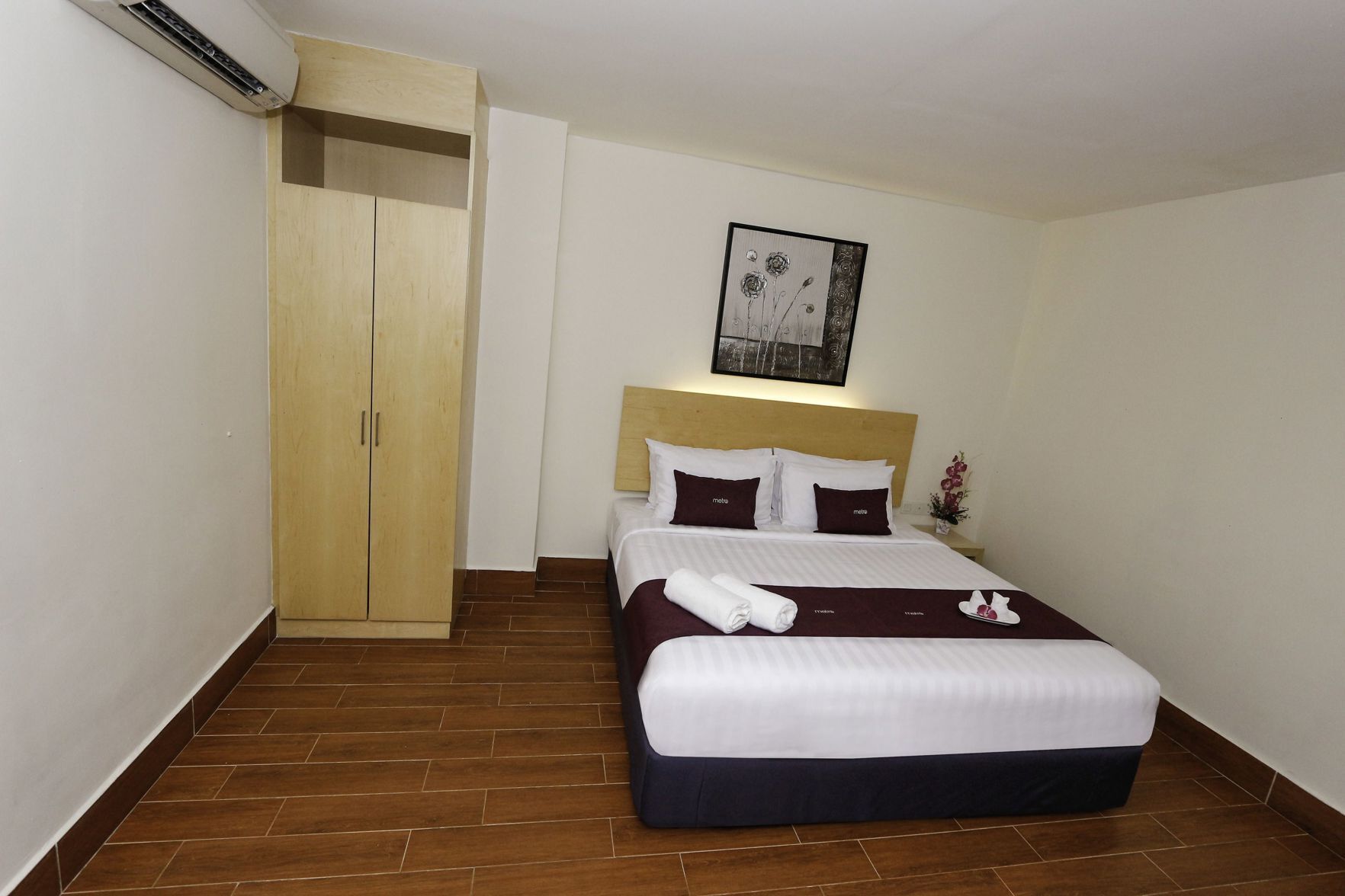 In-room safe, laptop workspace, blackout curtains, iron/ironing board