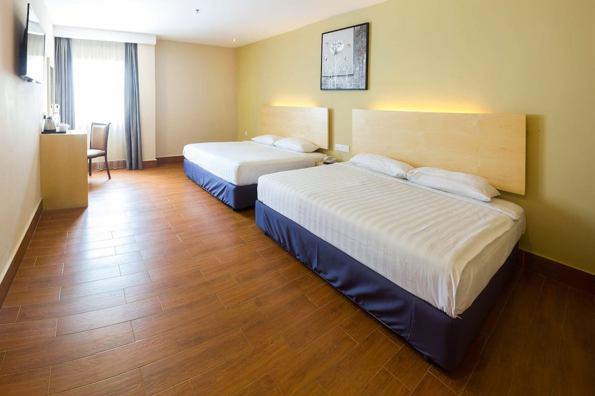Kamar Quadruple Keluarga | Brankas, tirai kedap cahaya, setrika/meja setrika, dan Wi-Fi gratis