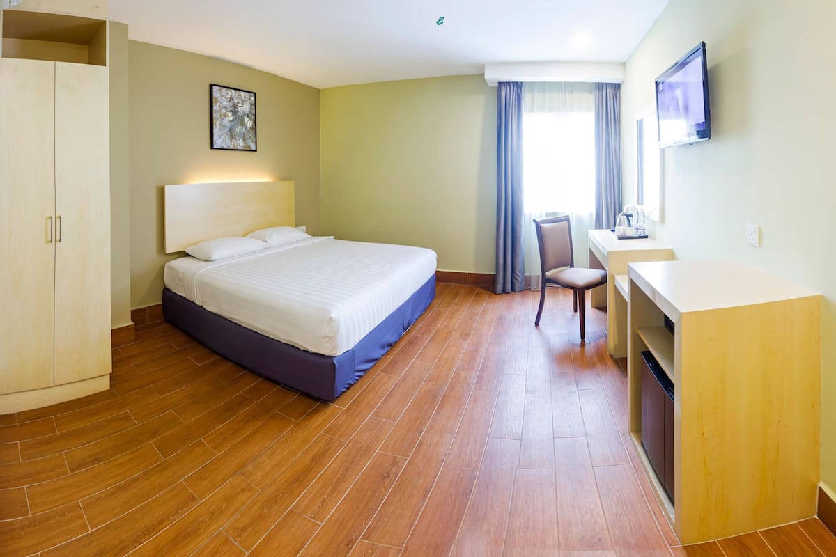 In-room safe, laptop workspace, blackout curtains, iron/ironing board