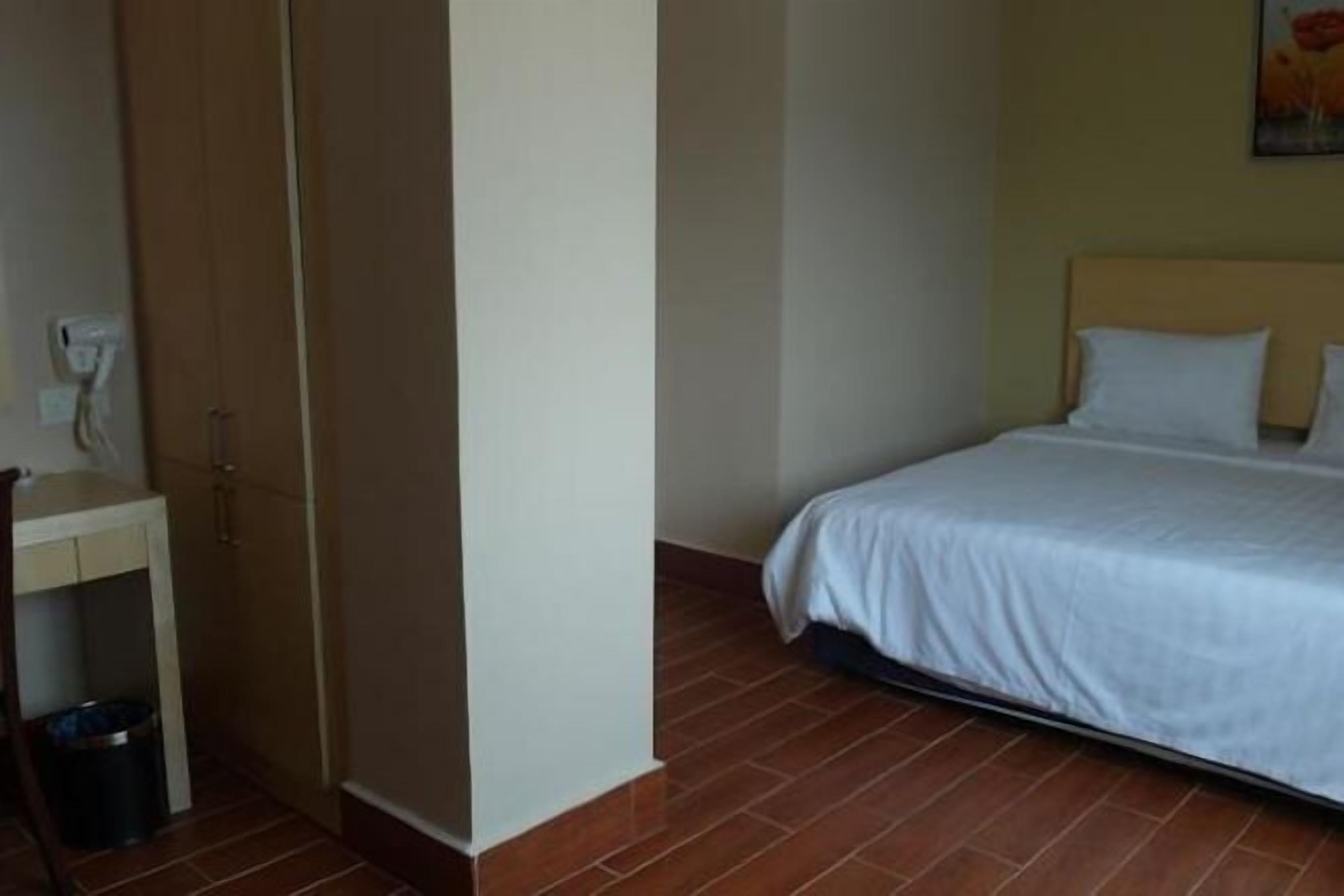 In-room safe, laptop workspace, blackout curtains, iron/ironing board