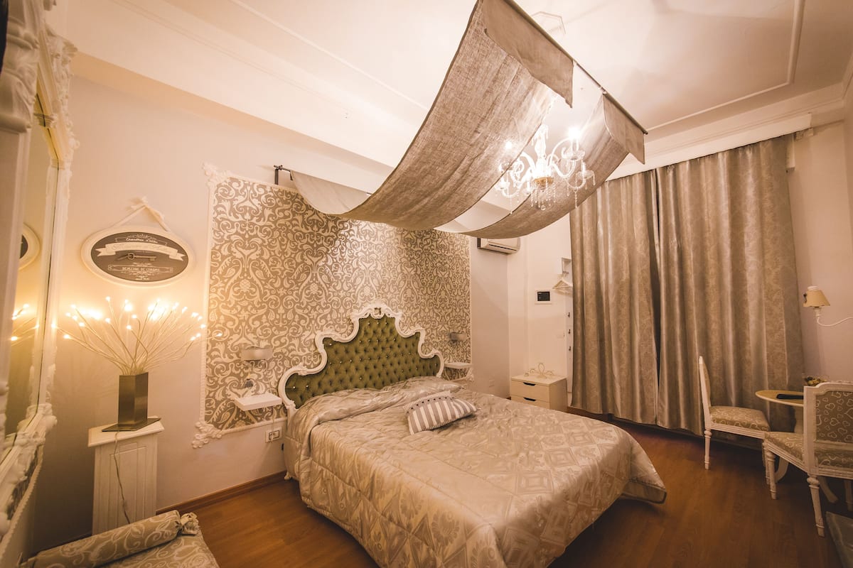 Premium bedding, in-room safe, individually furnished, desk