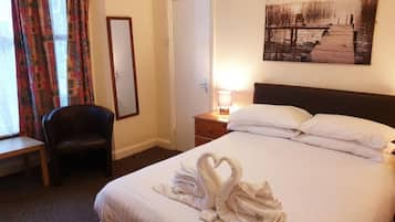 Double Room, Ensuite | Iron/ironing board, cribs/infant beds, free WiFi, bed sheets