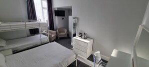 Family Room, Ensuite | Iron/ironing board, cribs/infant beds, free WiFi, bed sheets - Medehamstede Hotel (Shanklin)