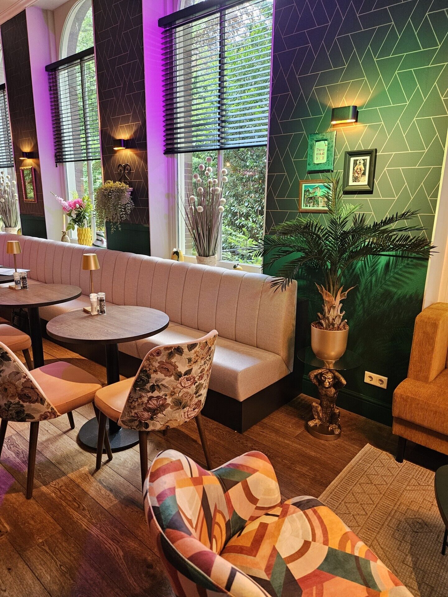 breakfast, lunch, dinner served; regional cuisine