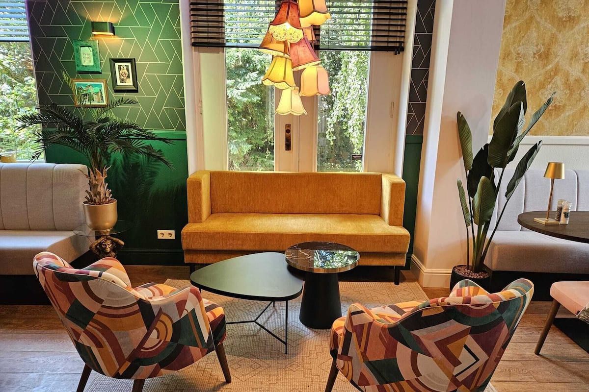 breakfast, lunch, dinner served; regional cuisine