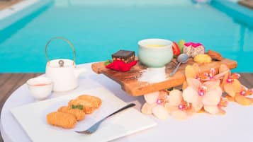 Bar junto a la piscina