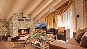 Penthouse Apartment Matterhorn View | Living area | TV, fireplace, DVD player, iPod dock