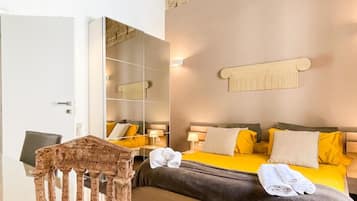 Ropa de cama de alta calidad, minibar y decoraciĂłn personalizada
