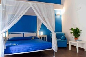 Chambre Double Supérieure, vue cour intérieure