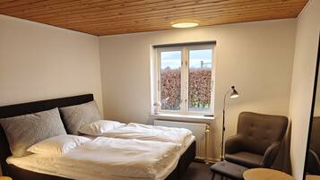 Dobbeltværelse i Villa med Fællesbad | Allergivenligt sengetøj, skrivebord, arbejdsområde til bærbare computere