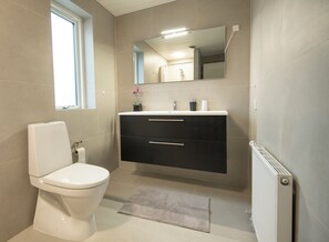 Double Room, Shared Bathroom (In Villa) | Bathroom - Hotel Korning B&B  (Horsens)