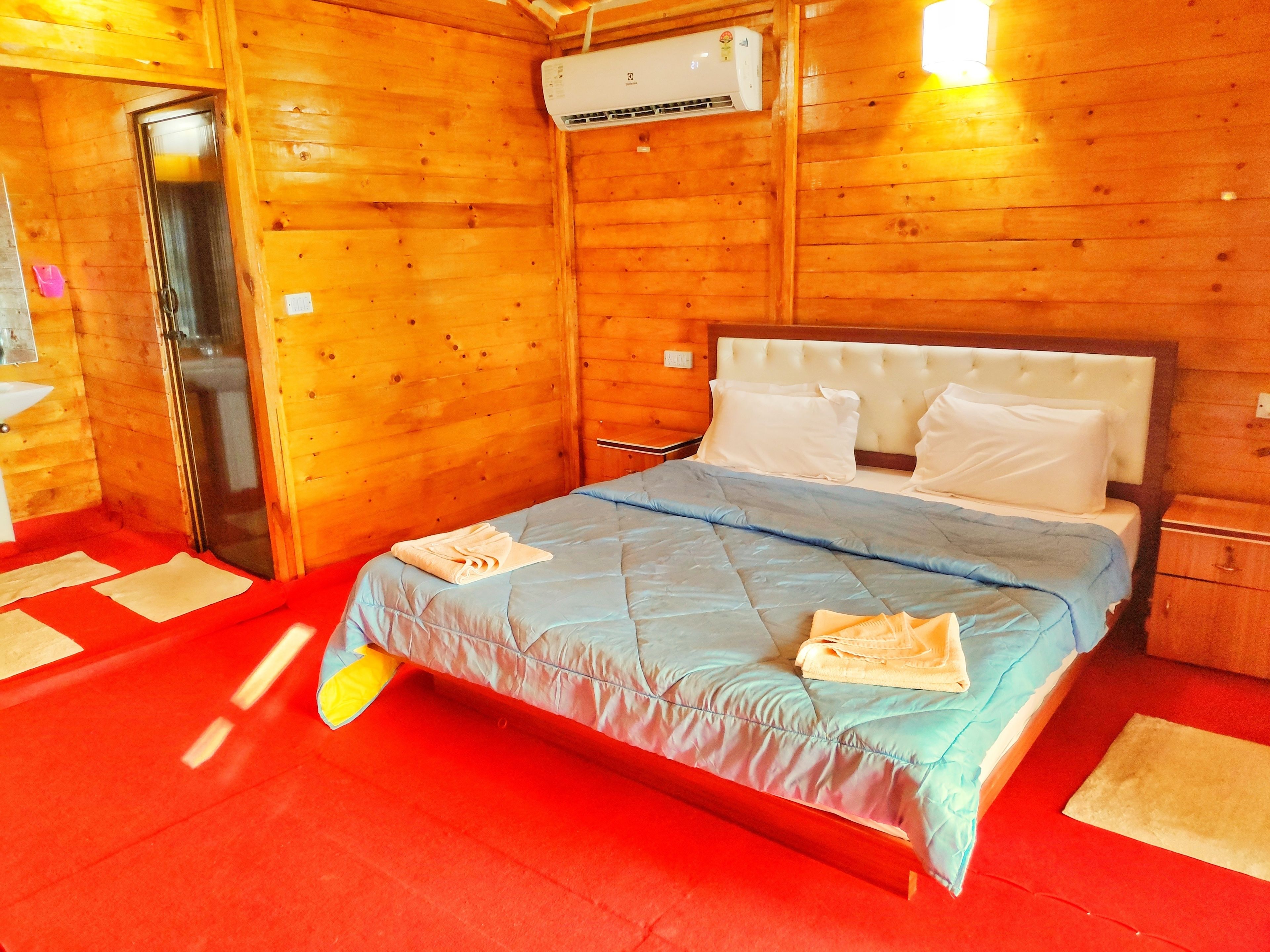 deluxe ac sea facing high rise hut | desk, iron/ironing board, rollaway beds, wifi