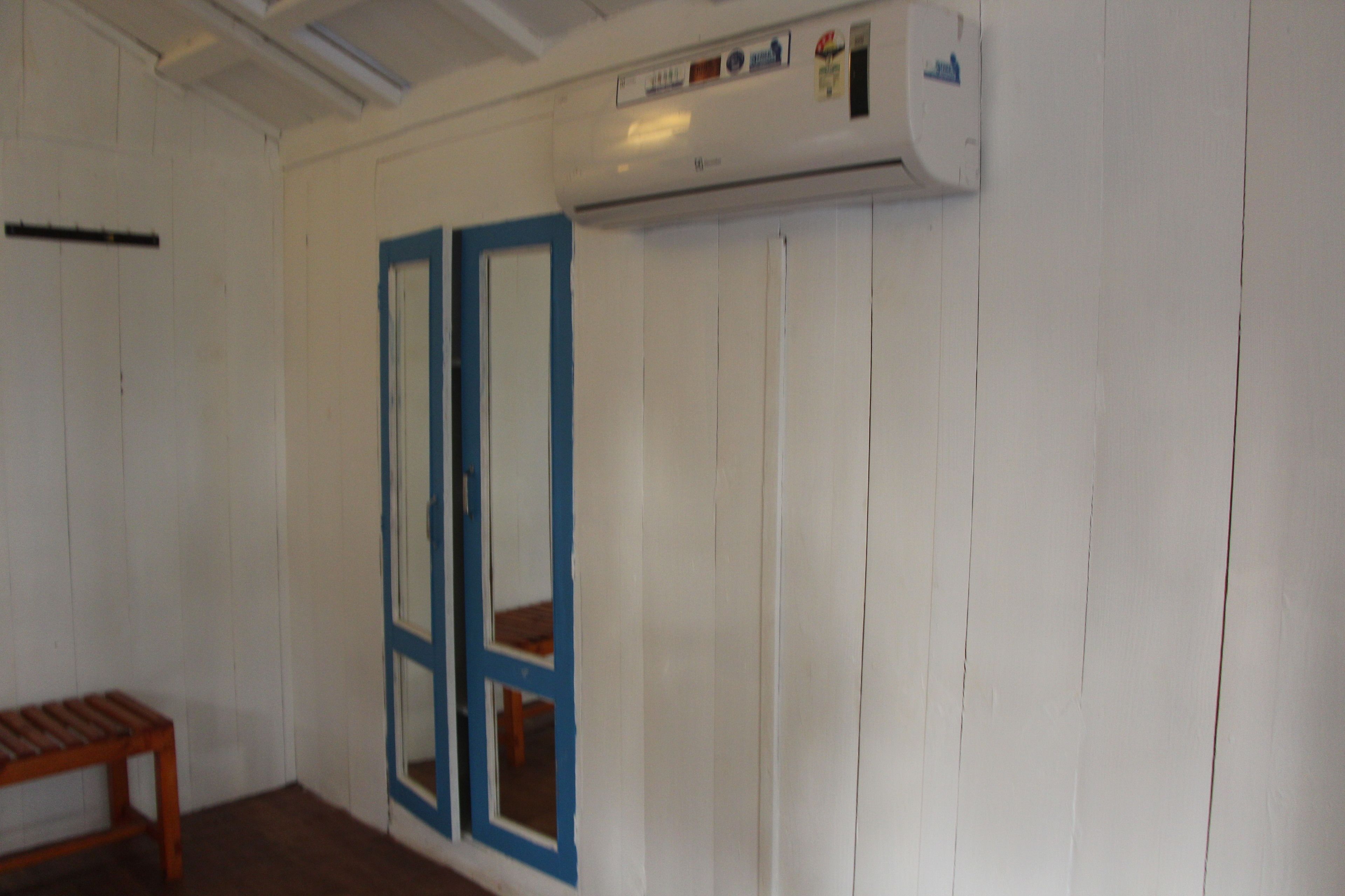 desk, iron/ironing board, rollaway beds, wifi