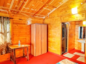 Deluxe AC Sea Facing High Rise Hut | Schreibtisch, Bügeleisen/Bügelbrett, Zustellbetten, WLAN