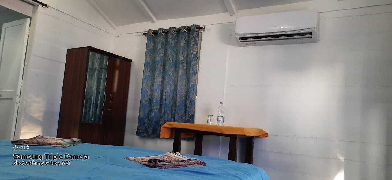 desk, iron/ironing board, rollaway beds, wifi