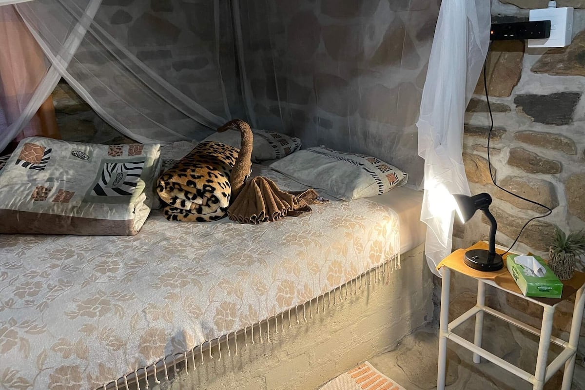Chalet (Hippo Two) | In-room safe, individually decorated, individually furnished, bed sheets