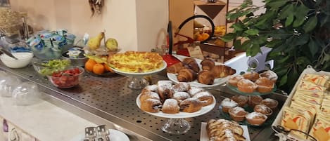 Free daily buffet breakfast
