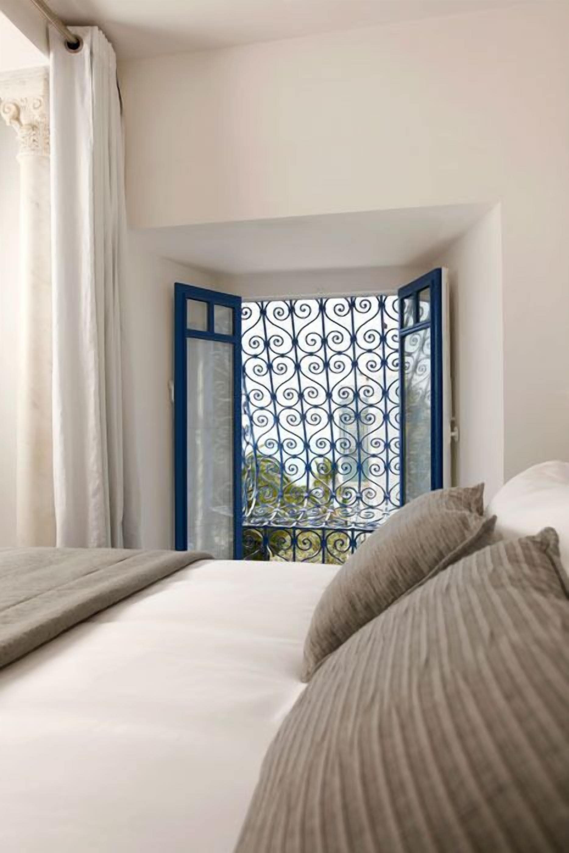 Egyptian cotton sheets, premium bedding, down comforters, pillowtop beds