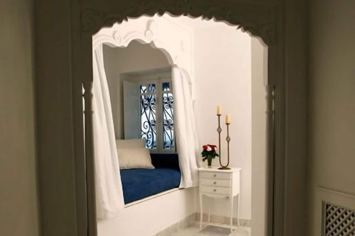 egyptian cotton sheets, premium bedding, down duvets, pillow-top beds