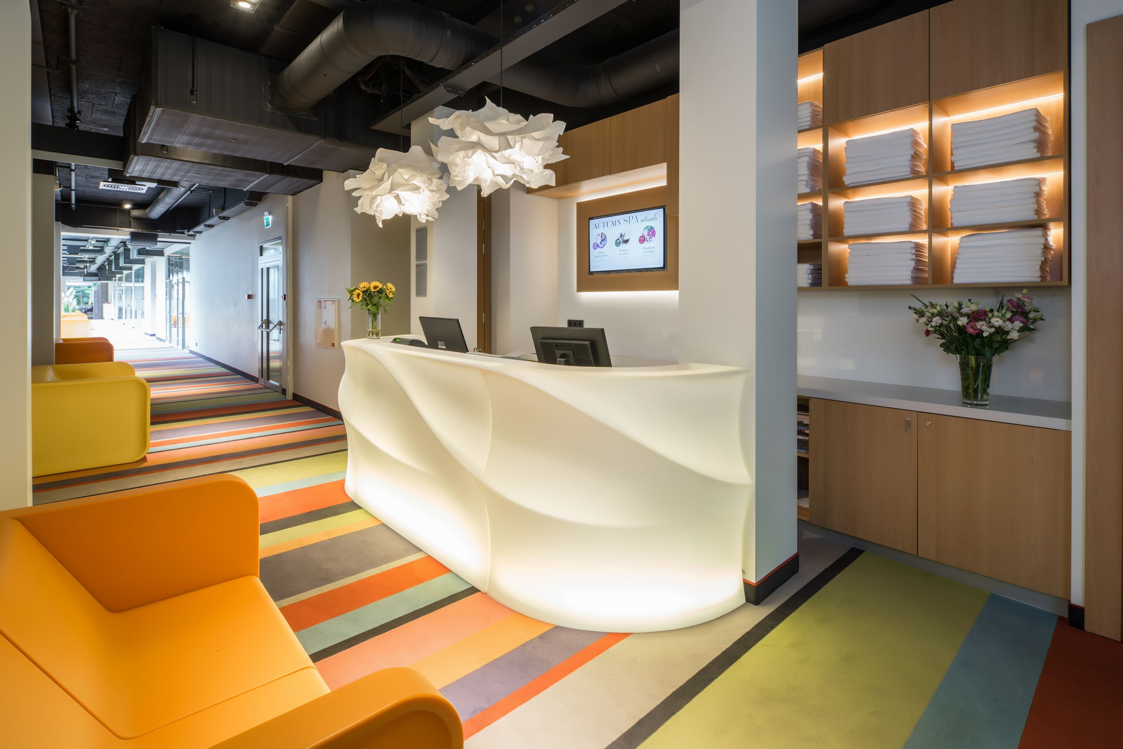 body treatments, body wraps, body scrubs, facials, 4 treatment rooms