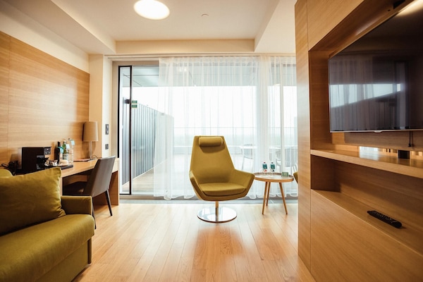 Suite | Minibar, in-room safe, desk, blackout drapes