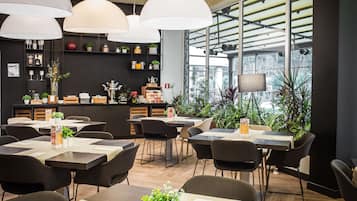 Se sirven desayunos, almuerzos y cenas
