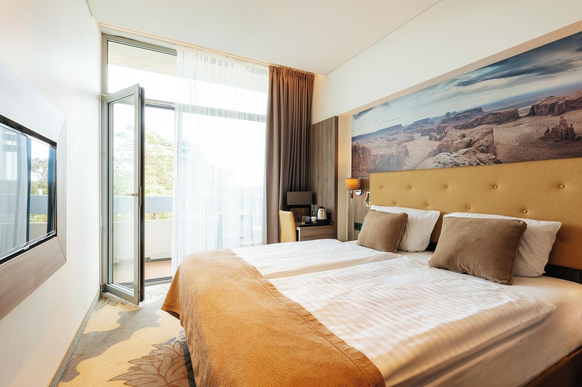 standard double room | 1 bedroom, minibar, in-room safe, desk