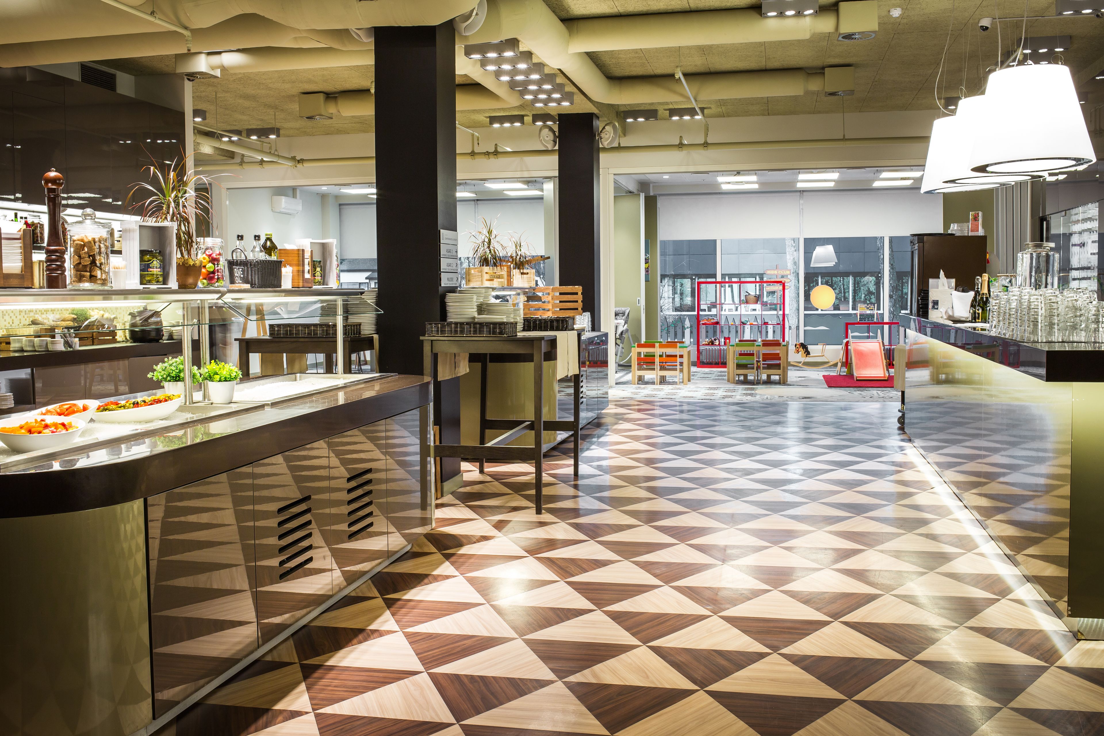 breakfast, lunch and dinner served