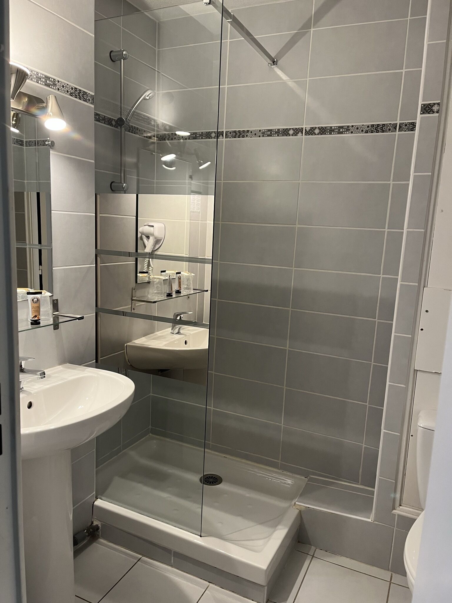 superior double room | bathroom | free toiletries, hair dryer, towels