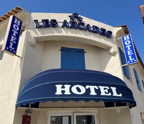 واجهة المنشأة