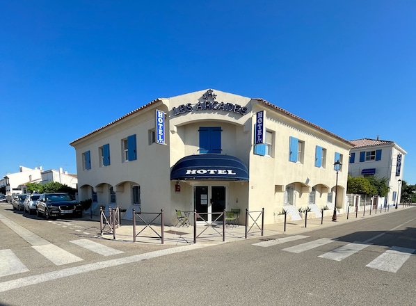 واجهة المنشأة