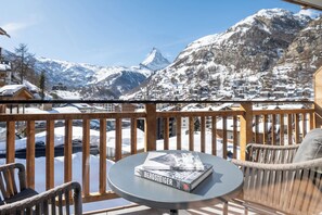 Suite Junior, vue sur la montagne | Literie hypoallergénique, minibar, coffre-fort pour ordinateur portable