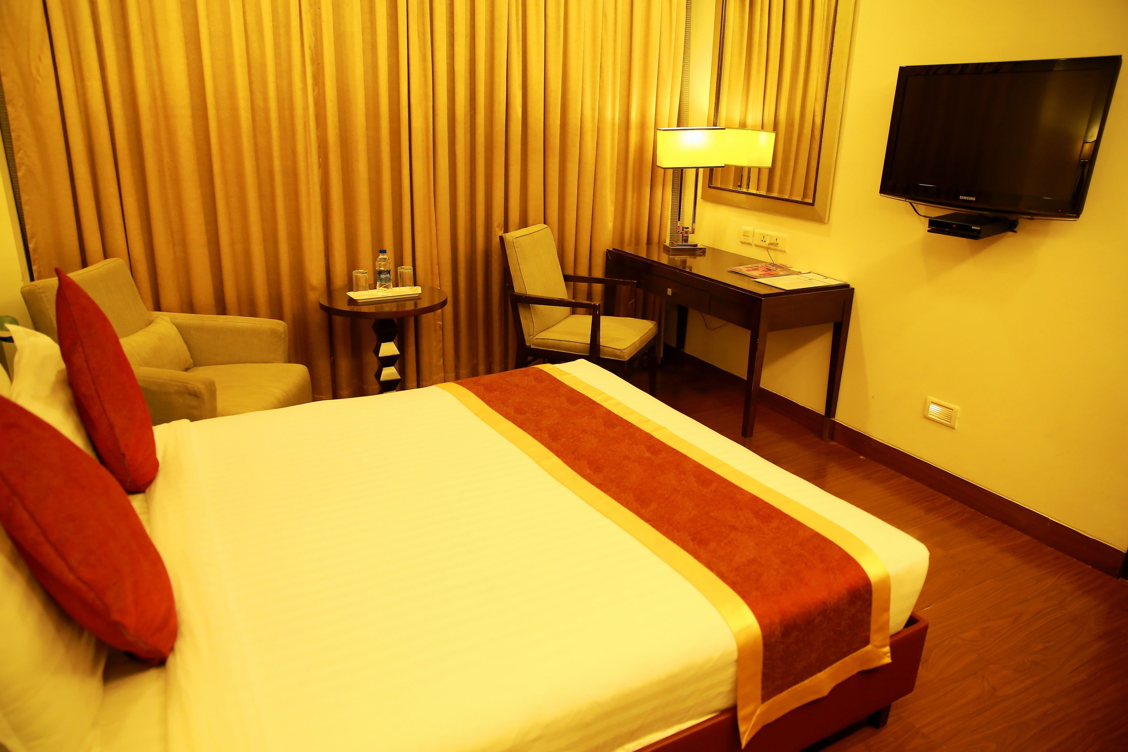 superior room | egyptian cotton sheets, pillow-top beds, minibar, in-room safe