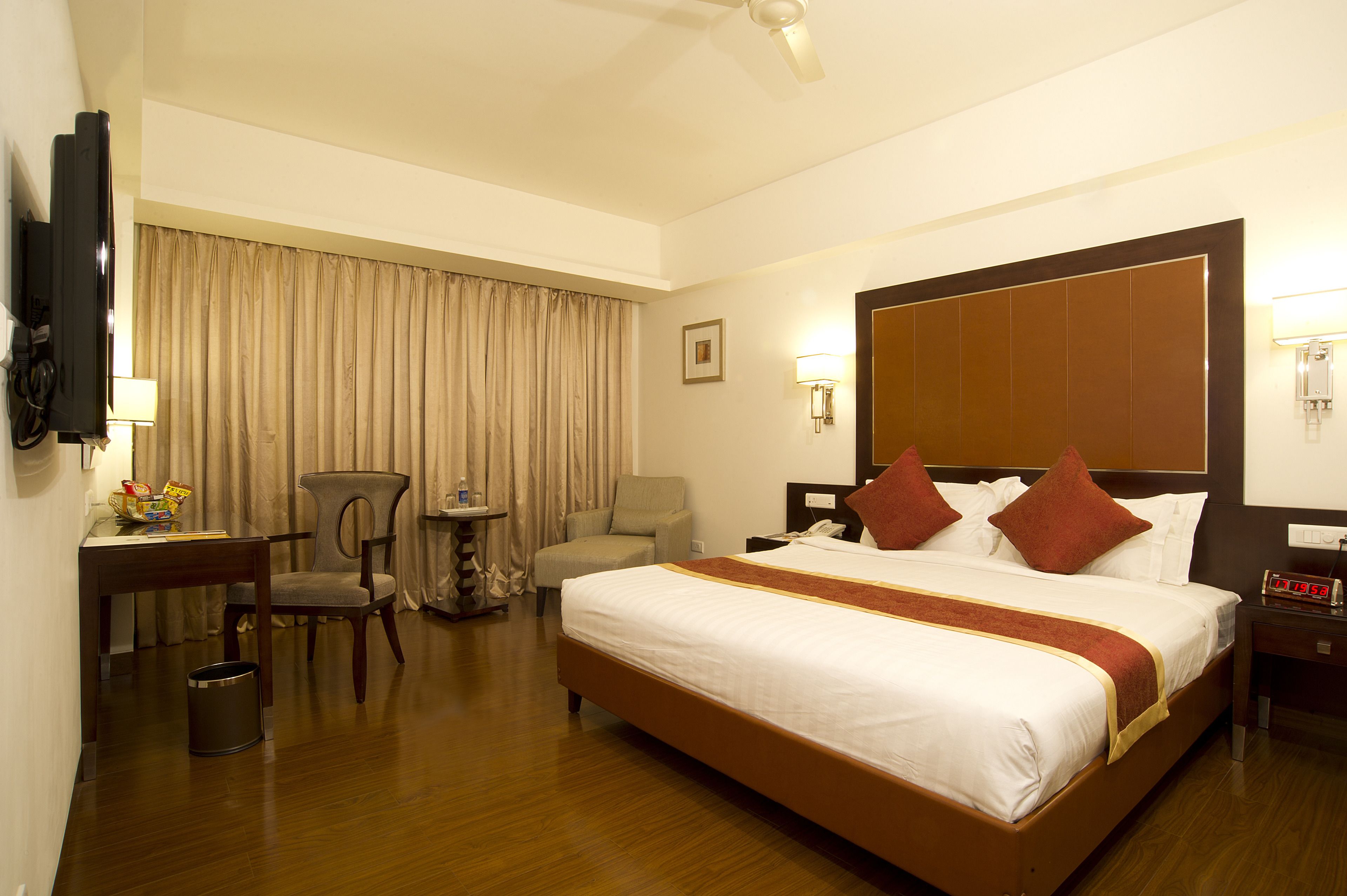 superior room | living room | lcd tv