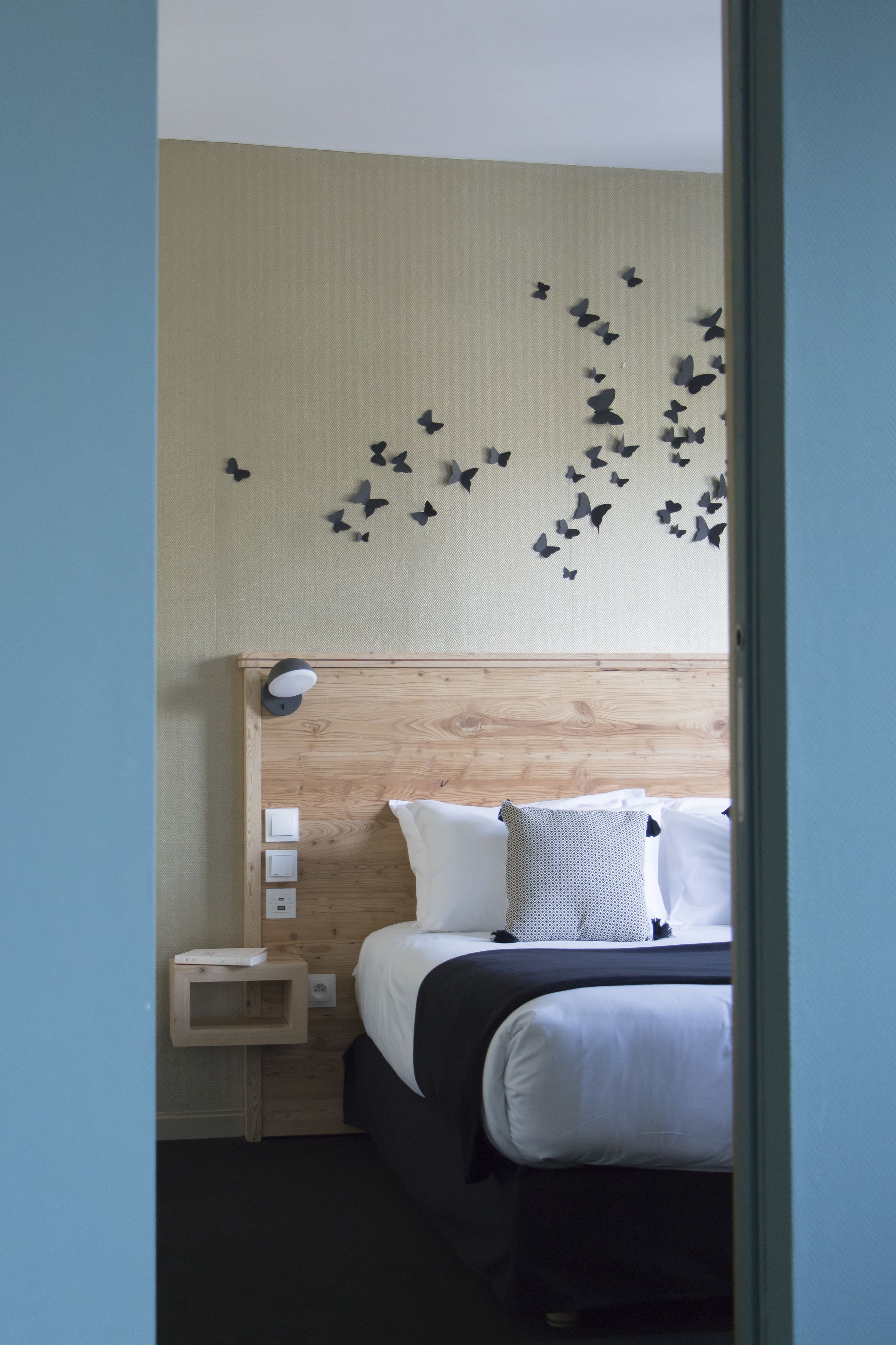 luxury suite | premium bedding, individually decorated, individually furnished, desk