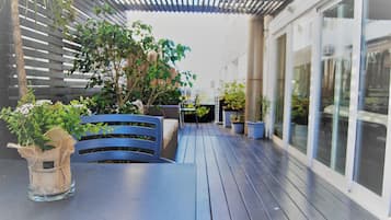 Lobby-Lounge, Blick auf den Garten, täglich geöffnet