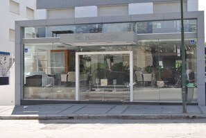 Property entrance - Hotel Castilla (Punta del Este)