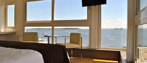 Executive Room, Hot Tub | 1 bedroom, in-room safe, blackout drapes, free cribs/infant beds
